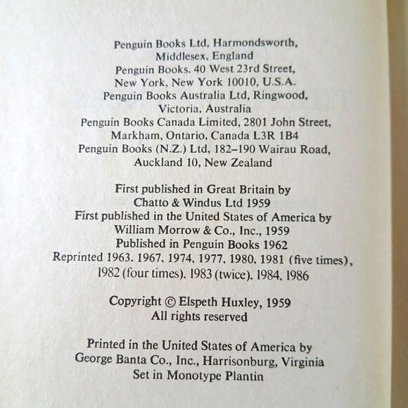 The Flame Trees of Thika : Memories of an African Childhood by Elspeth Huxley - Picture 4 of 9